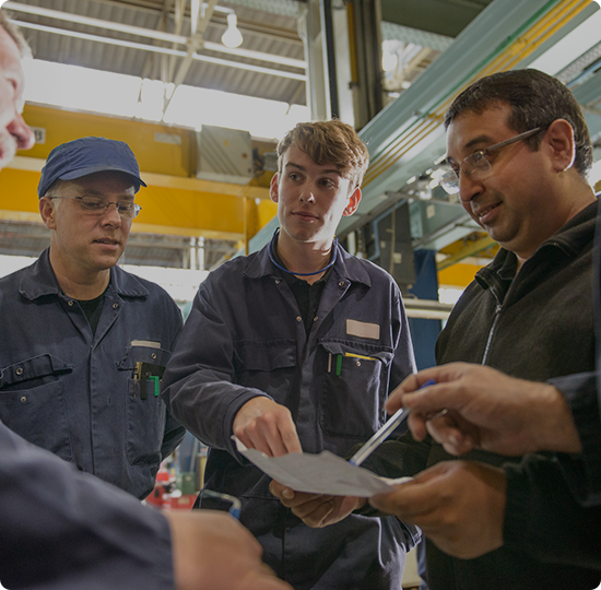 画像：現場の人材が足りない(製造アウトソーシング)